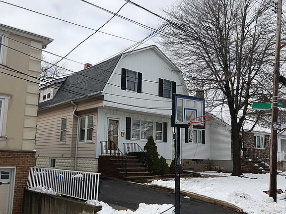 2nd image of 366 Brehaut Ave