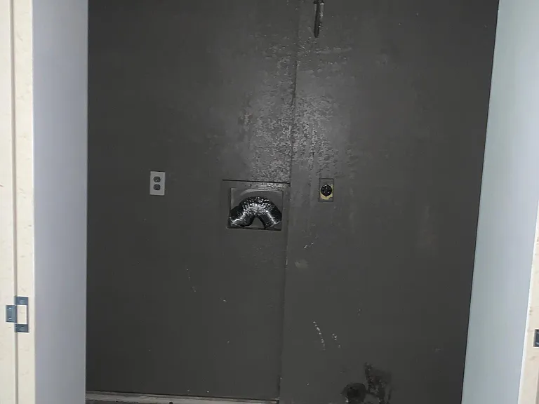 245 E Young Pl — Photo 7