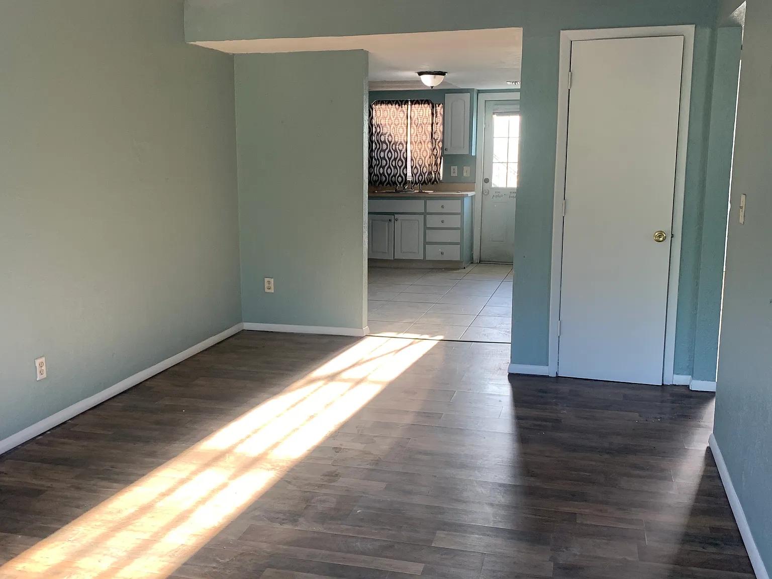 656 Williamsburg Dr — Photo 3