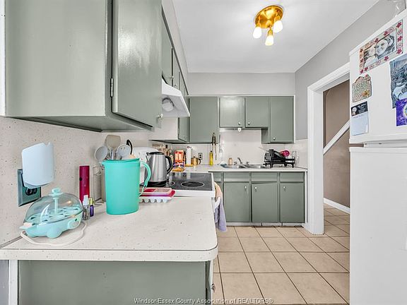 4th image of 1854 Byng Rd
