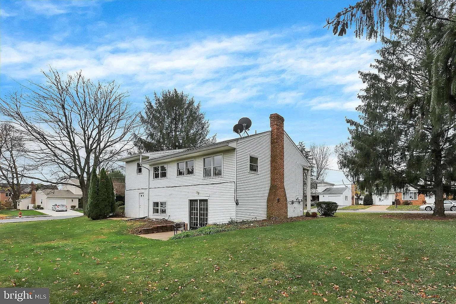 4 bed, 1.5 bath, 1898 sqft, $2,395 — Photo 3