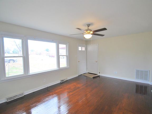 3rd image of 2211 Autumn Dr