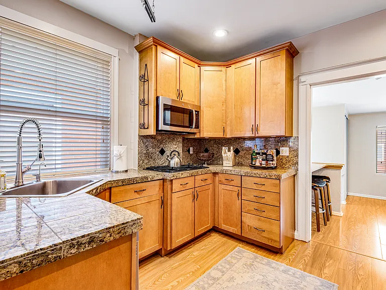 719 S Clarkson St — Photo 14