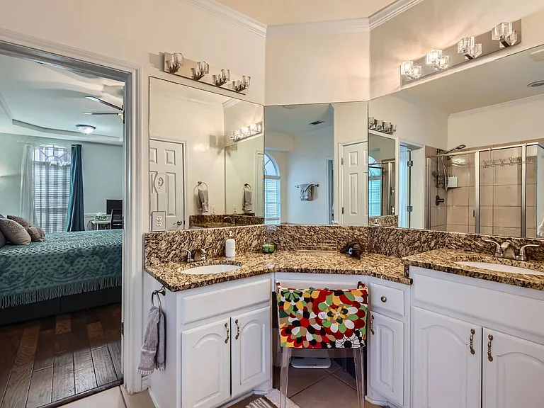 1318 Plum Valley Dr — Photo 16