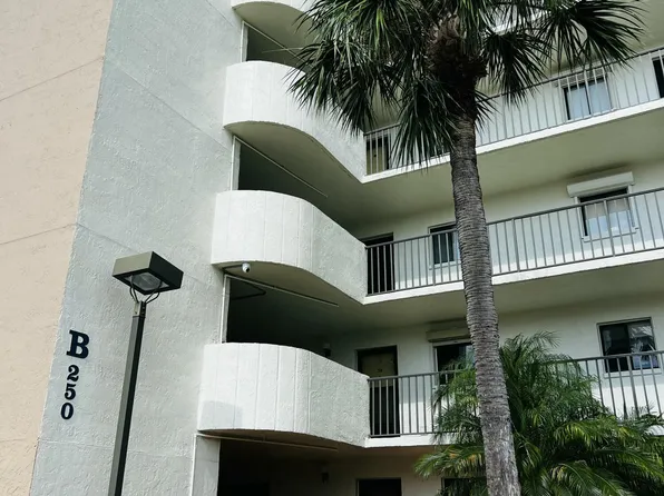 250 S Sykes Creek Pkwy APT B708, Merritt Island, FL 32952