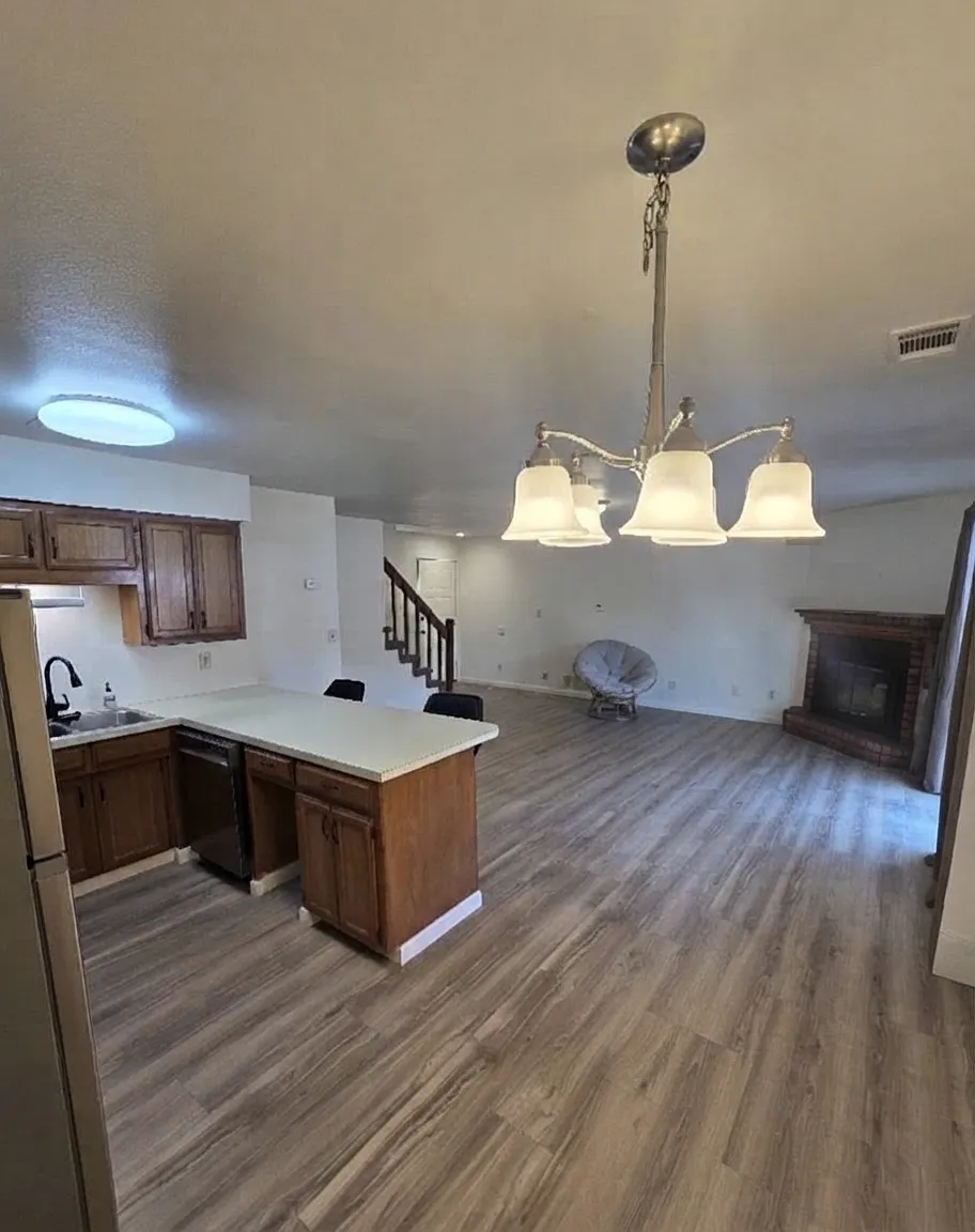 2 bed, 1200 sqft, $1,295 — Photo 2