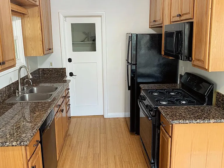 1226 S Highland Ave — Photo 10