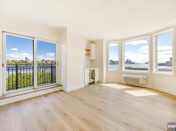 6315 City Pl, Edgewater, NJ 07020