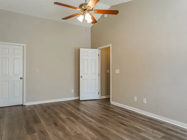 514 Laurens Way — Photo 11