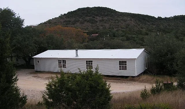 3 Bedroom, 1312 Sf — Photo 2