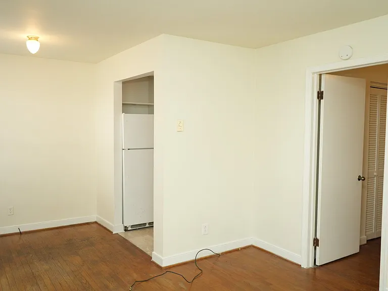 1204 Carlton Ave — Photo 4