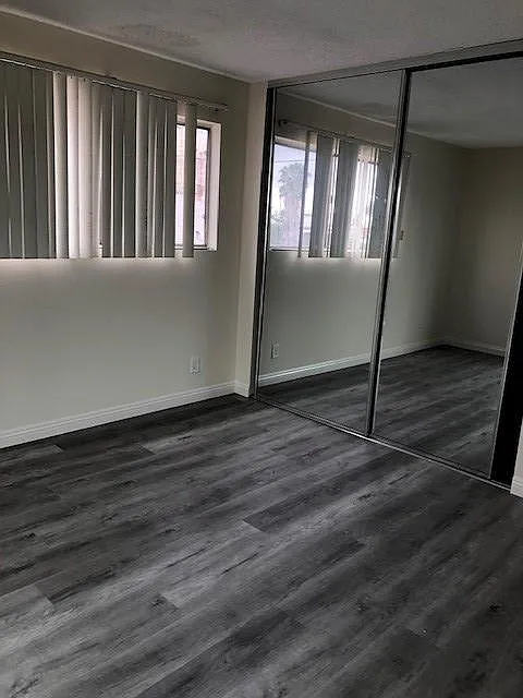 2 bed, 800 sqft, $2,400 — Photo 3