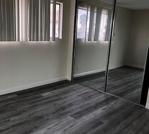 3rd image of 5736 Lexington Ave
