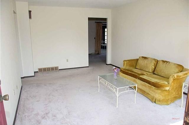 2nd image of 6041 Bridgeview Dr