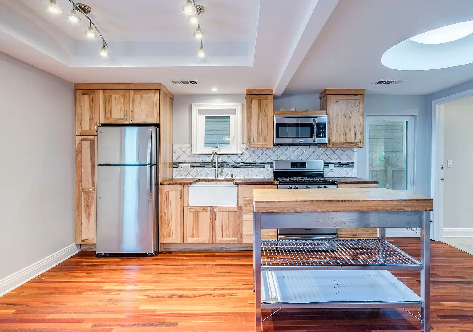 Available Now! 3-bedroom, 1-bath home in Austin — Photo 3