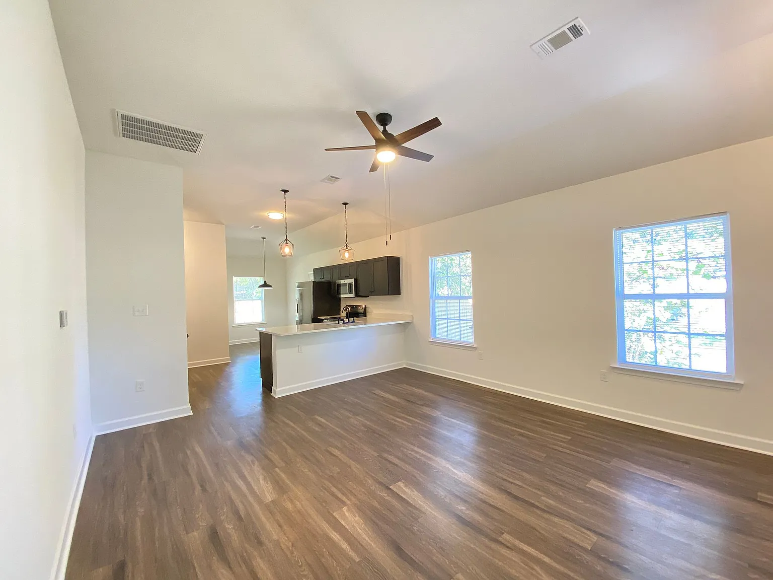 1818 S Summit St — Photo 2