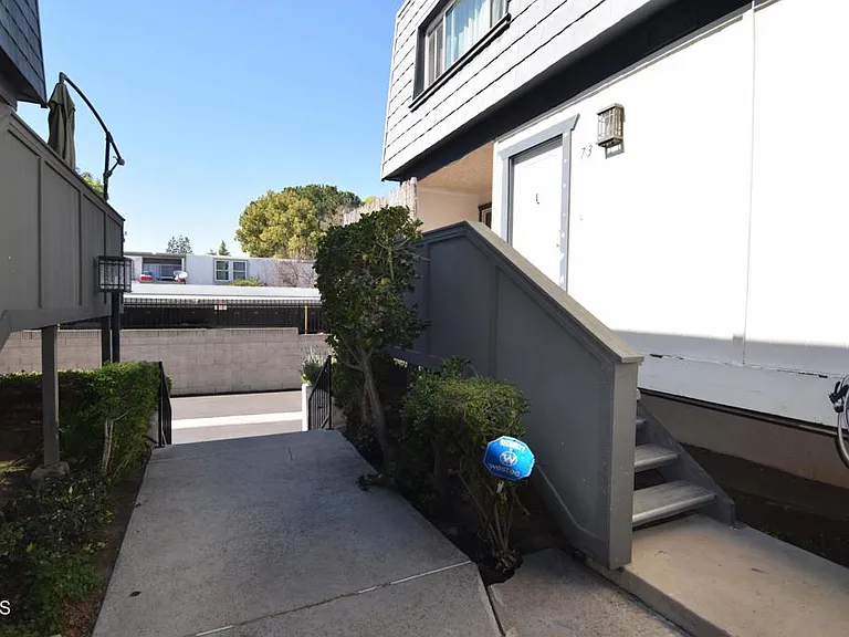 18550 Hatteras St #73 — Photo 2