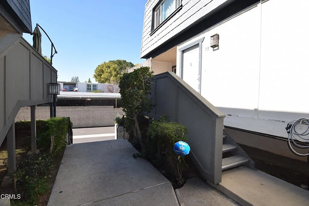 Building Photo - 18550 Hatteras St #73