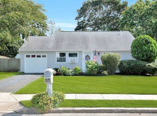 26 Celeste Ave, Holbrook, NY