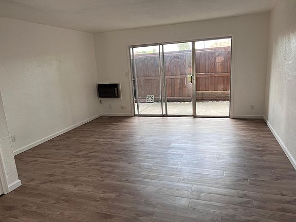3rd image of 1009 Murrieta Blvd APT 15