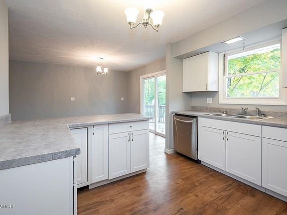 3rd image of 1473 Glenwood Dr