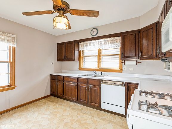 4th image of 13155 S Carondolet Ave