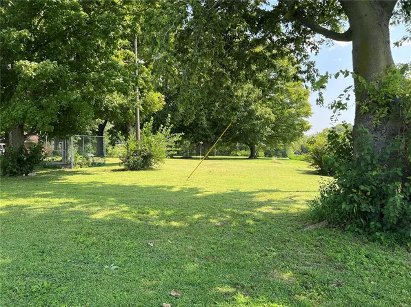 16399 Harrison Rd, Nashville, IL 62263