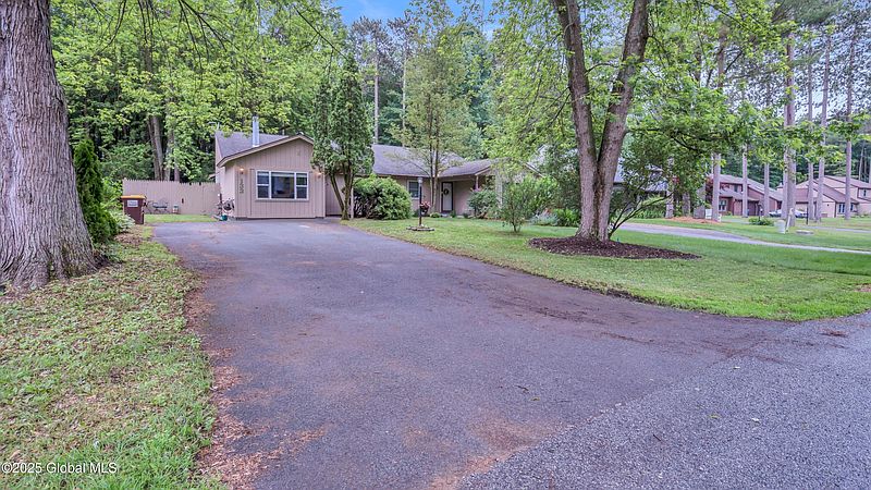 2nd image of 133 Arrow Wood Place
