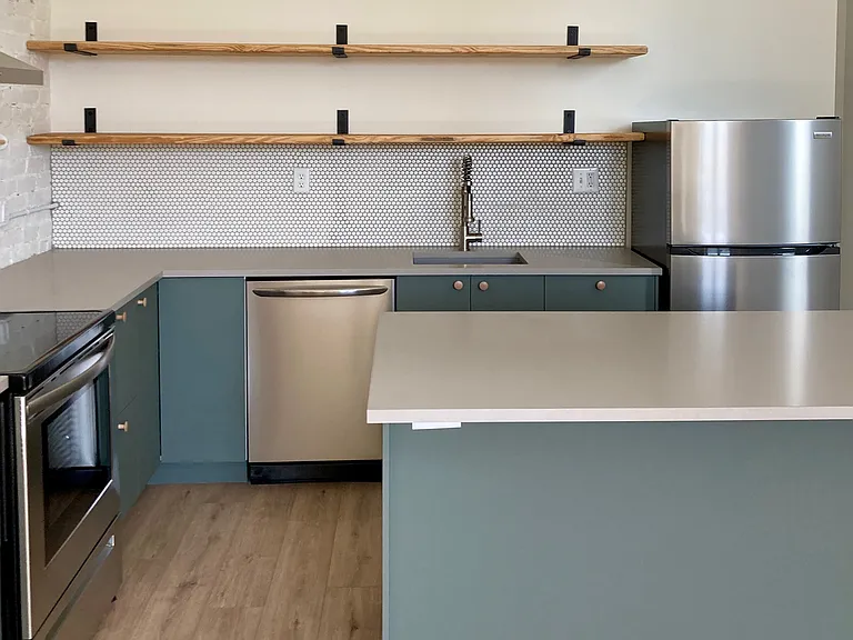1607 Main St #10 — Photo 4