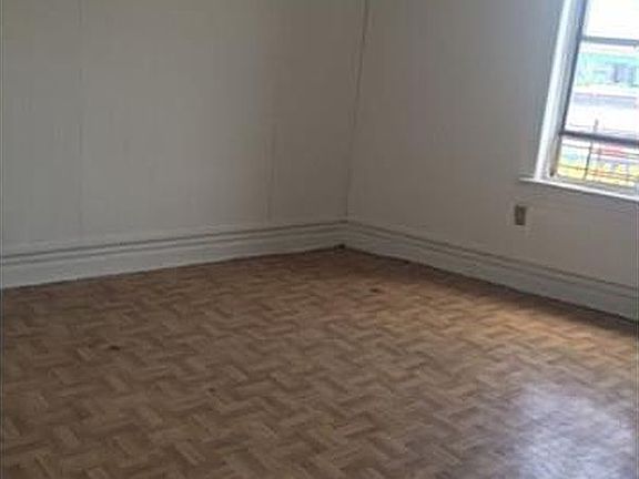 5th image of 1025 Leggett Ave APT 2D
