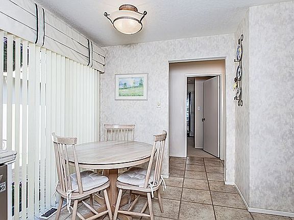 5th image of 270 Crestridge Ln