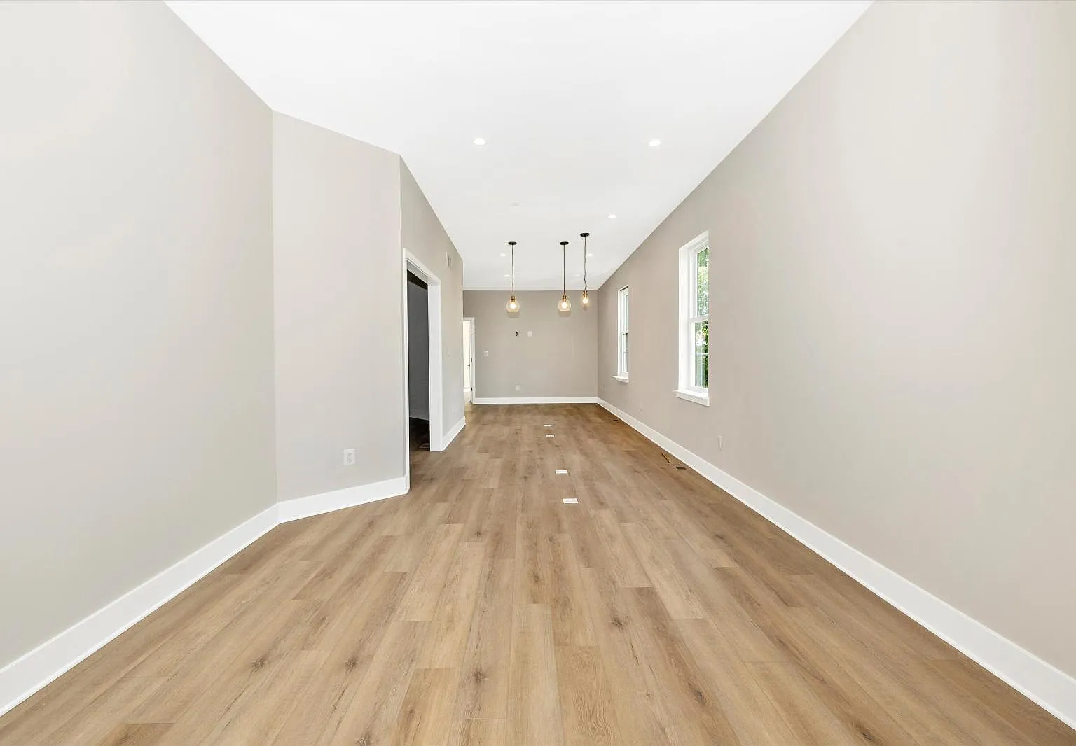 206 Broadway St - 4th Fl - Studio — Photo 3