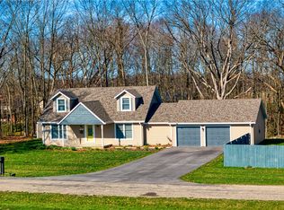 611 Brush Creek Dr, Marshall, IL 62441