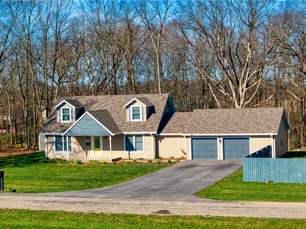 611 Brush Creek Dr, Marshall, IL 62441