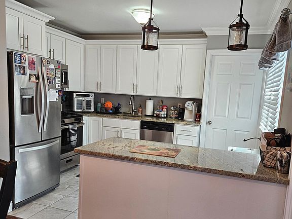 3rd image of 107 Oakwood Place