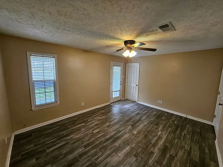 110 Lacey Ln — Photo 7