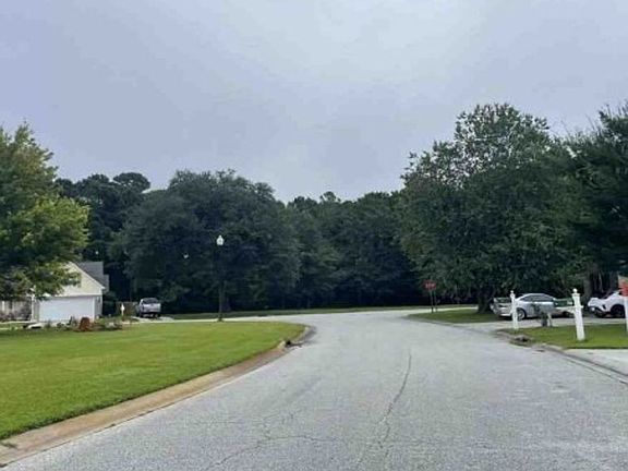 Exterior Neighborhood (street photo)