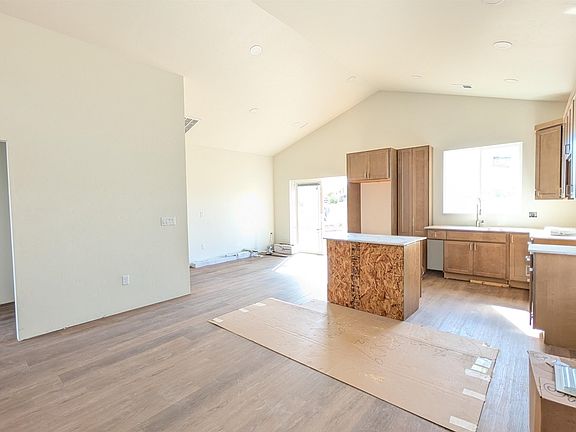 4th image of 2471 Ross Rd #B