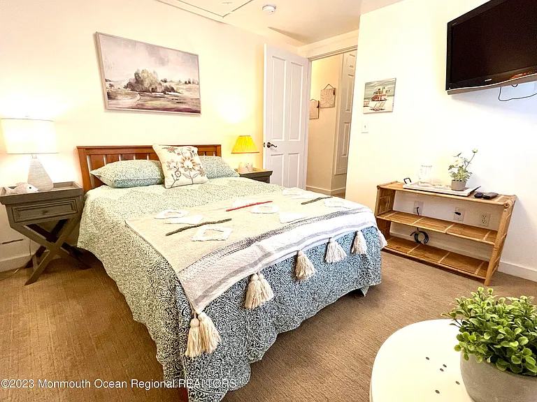 69 Franklin Ave #1 — Photo 33