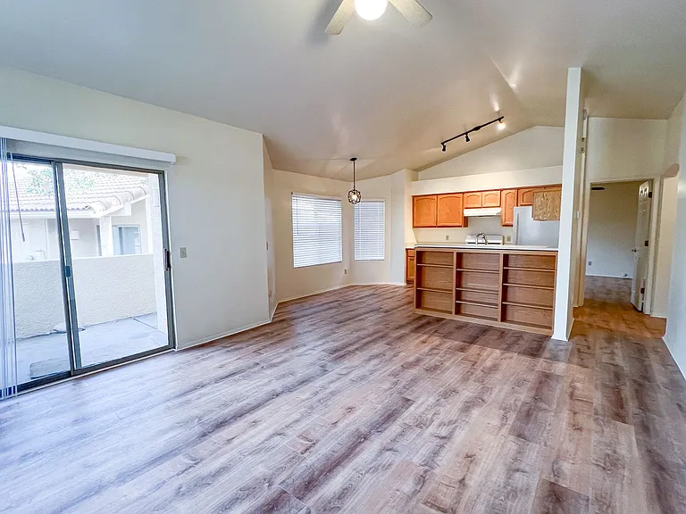 563 Sawmill Cv #C — Photo 4