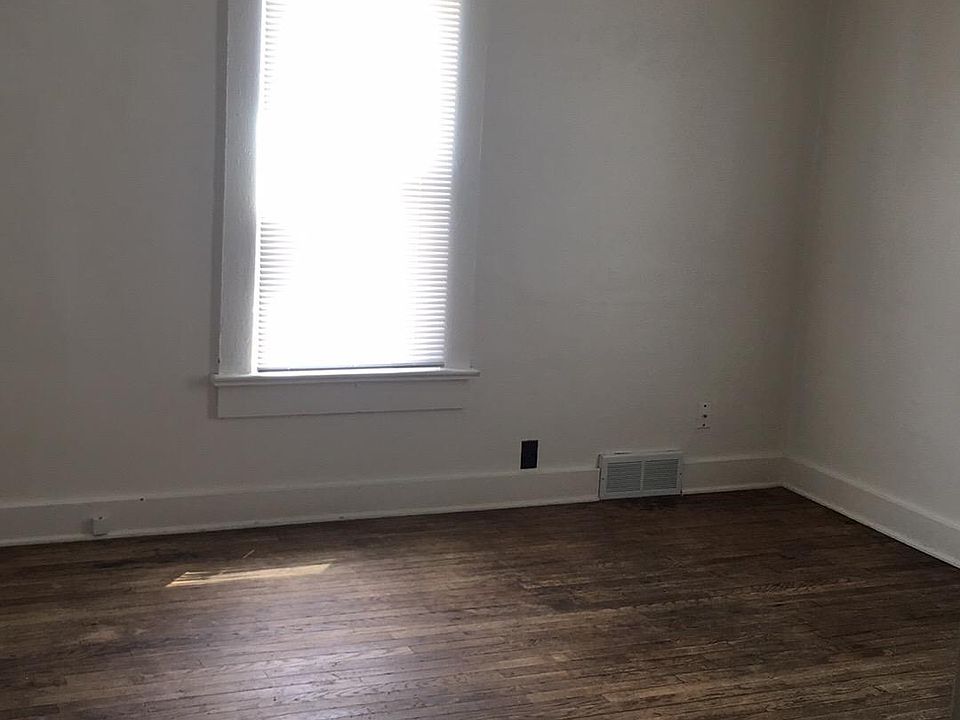 1st image of 121 Anderson Ave