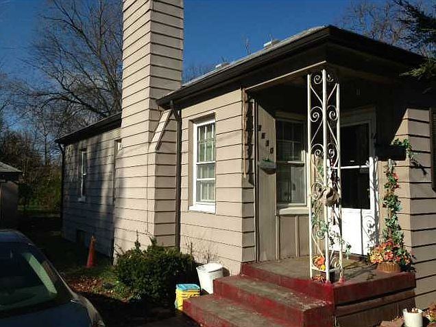 2nd image of 3630 N Lasalle St