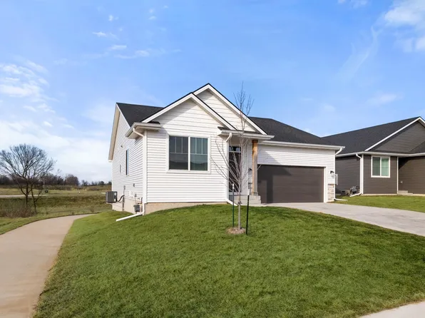 683 SE Dapple Dr, West Des Moines, IA 50265
