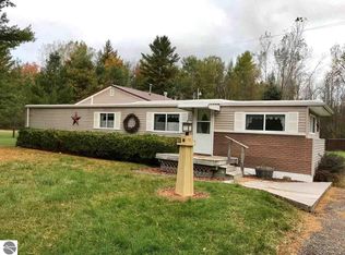 1044 E Whittemore Rd, Tawas City, MI 48763