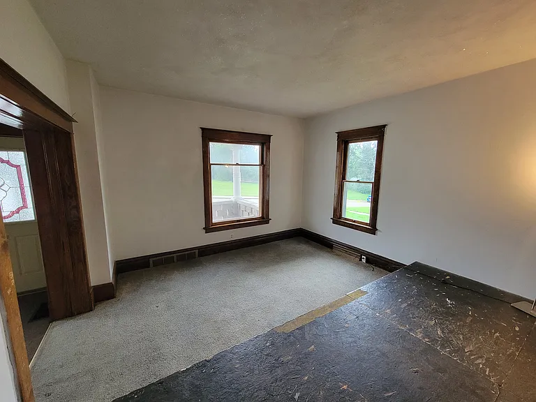 305 Washington St — Photo 5