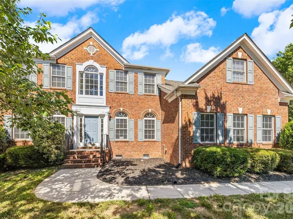 8408 Denholme Dr, Waxhaw, NC 28173