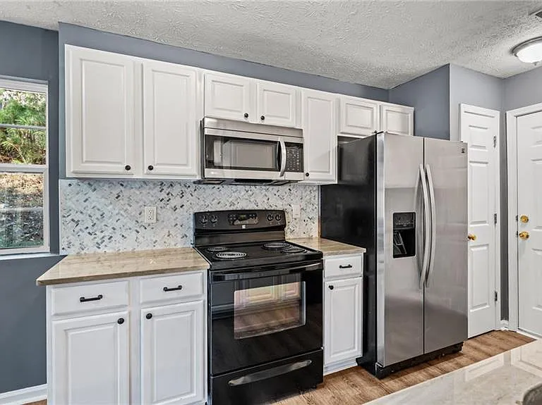 405 Christopher Ln — Photo 10