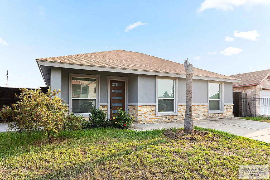 4 bed, 2.0 bath, 1770 sqft, $1,800 — Photo 2