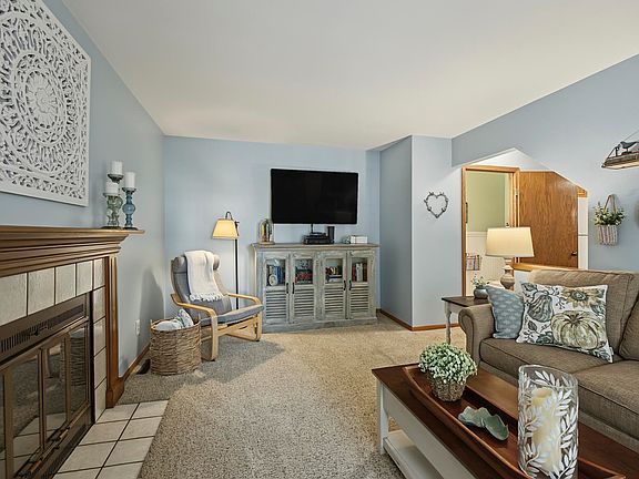 3rd image of 2944 Coho St