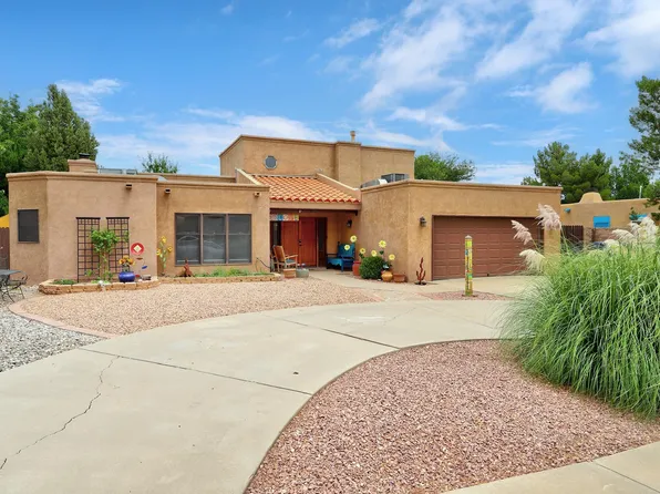 1315 Camino Amparo NW, Albuquerque, NM 87107